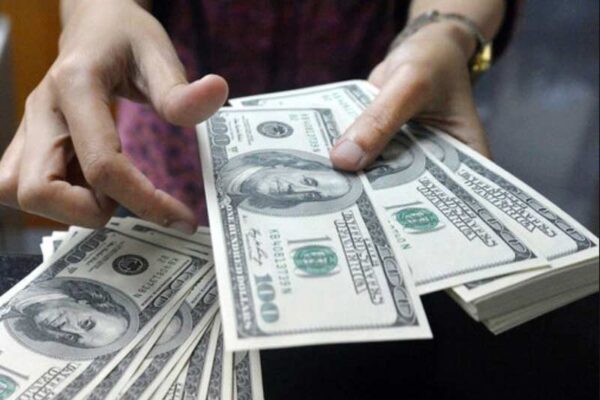 نوسان دلار در ایران بعد از سقوط کابل